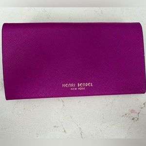 Brand New: Never used Henri Bendel purple collapsible eyeglass case